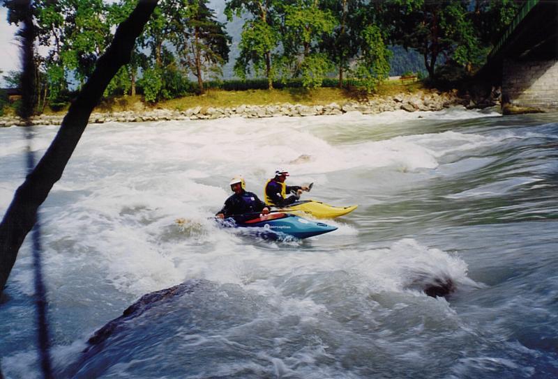 Agosto 1999: Inn (Siltz - Below the Bridge - Marco & Andrea are on the Wave!).Foto by Emilio Beluffi.