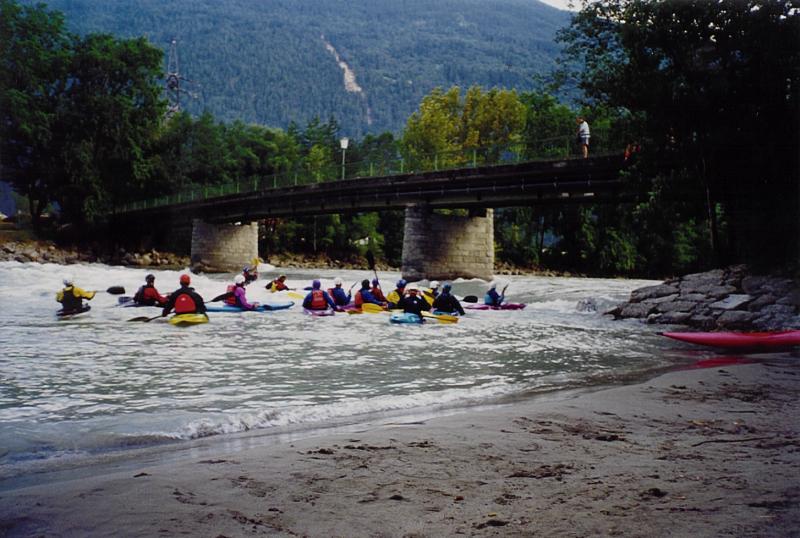 Agosto 1999: Inn (Siltz - Below the Bridge - A lot of people!).Foto by Emilio Beluffi.